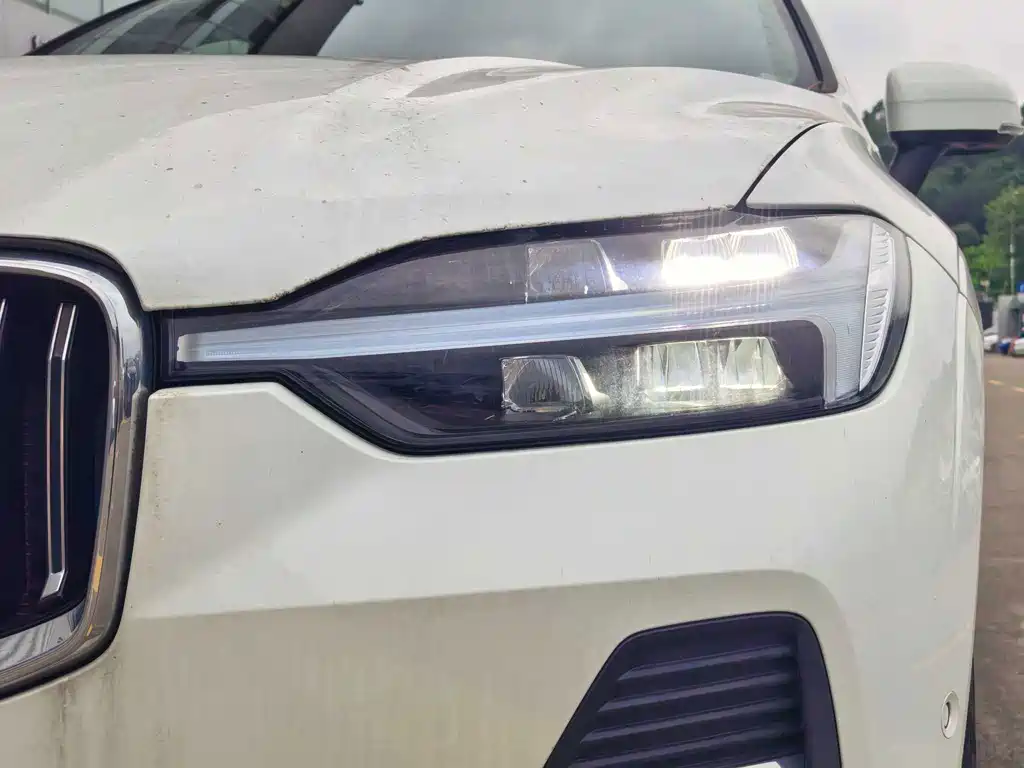 Volvo XC60 PHEV — миниатюра 6
