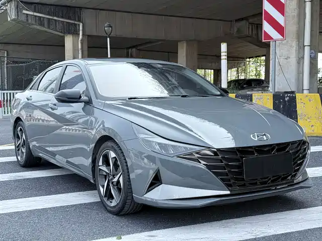 HYUNDAI ELANTRA