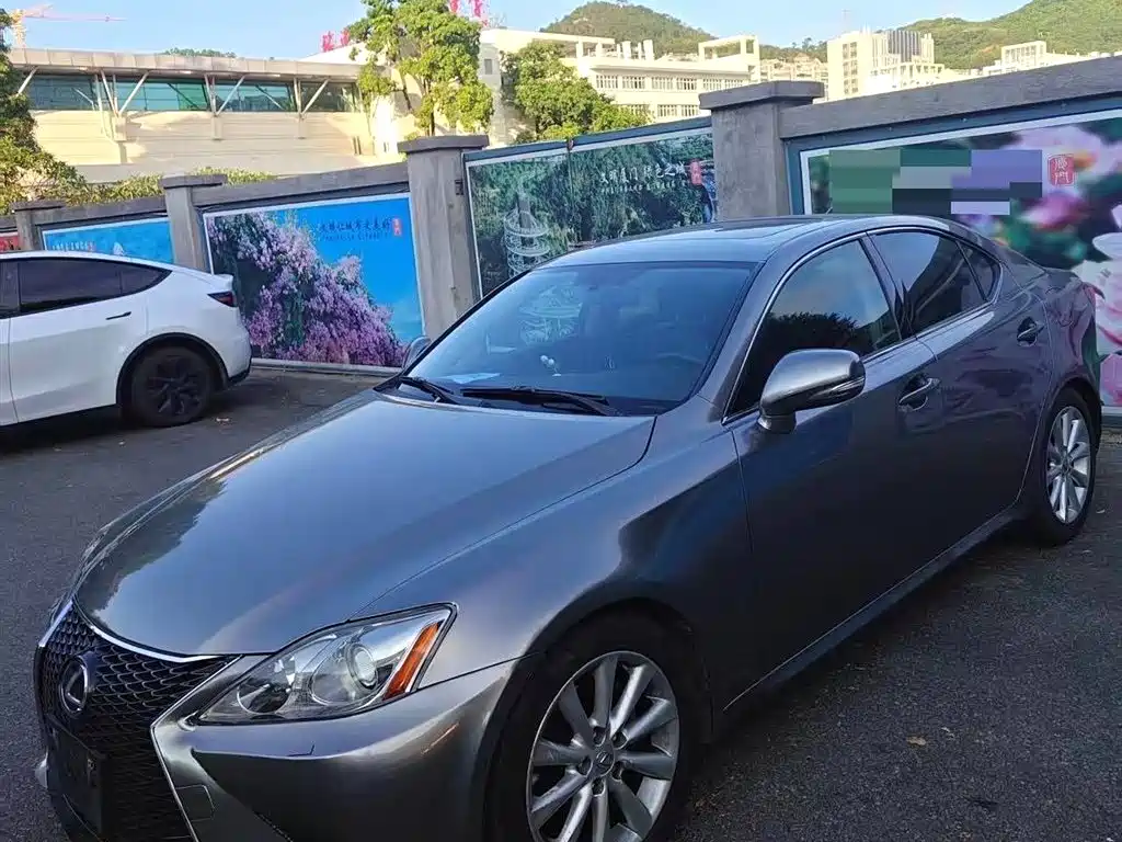 Lexus IS 2010