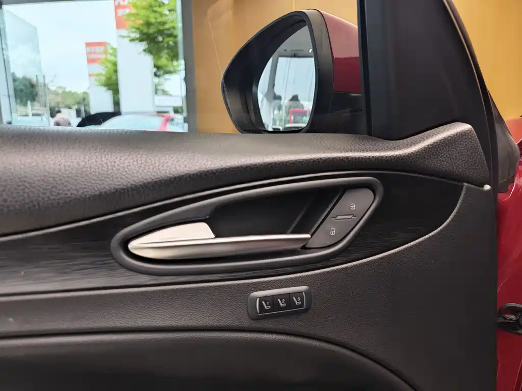 Alfa Romeo Stelvio — миниатюра 8