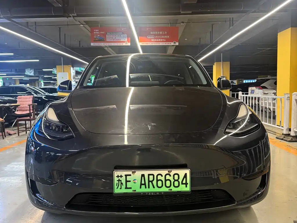 Tesla Model Y 2024