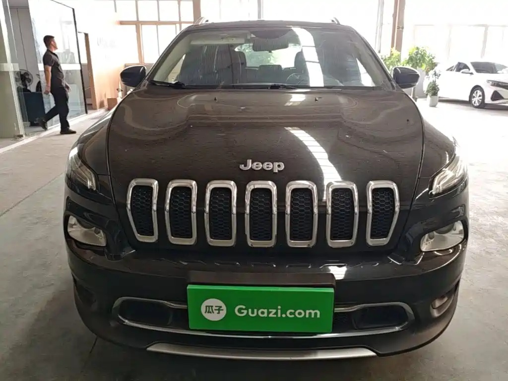 Jeep Cherokee — миниатюра 3
