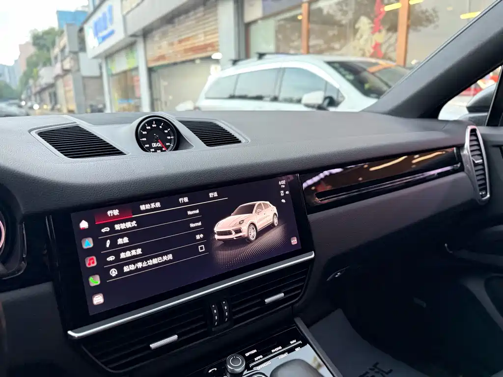 Porsche Cayenne — миниатюра 15