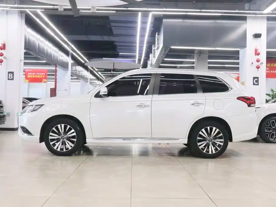 Mitsubishi Outlander — миниатюра 3