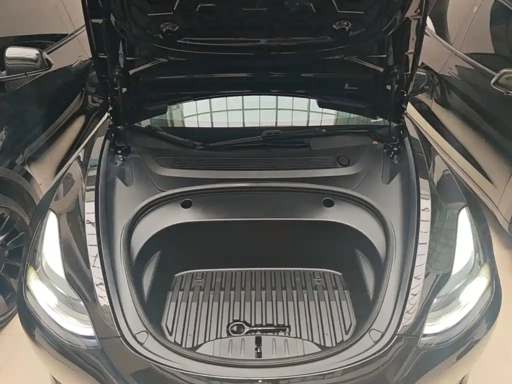 Tesla Model 3 — миниатюра 20