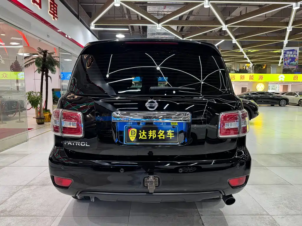 Nissan Patrol — миниатюра 15