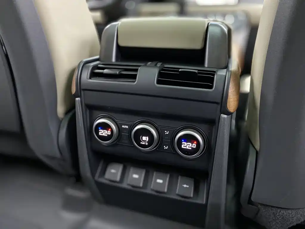Land Rover Defender — миниатюра 22