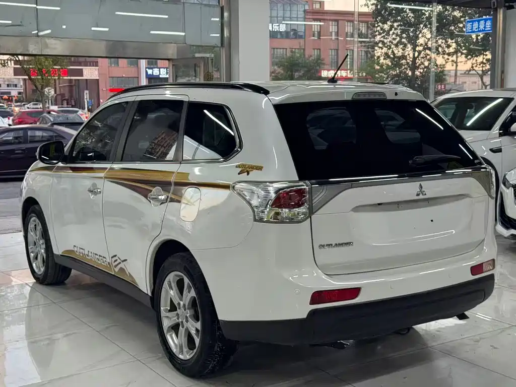 Mitsubishi Outlander (Import) — миниатюра 5