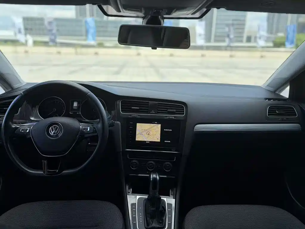 Volkswagen Golf EV — миниатюра 15