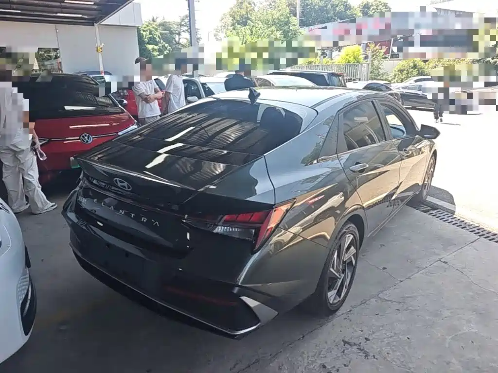 Hyundai Elantra — миниатюра 7