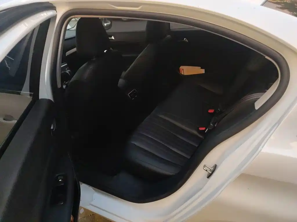 Peugeot 408 — миниатюра 13