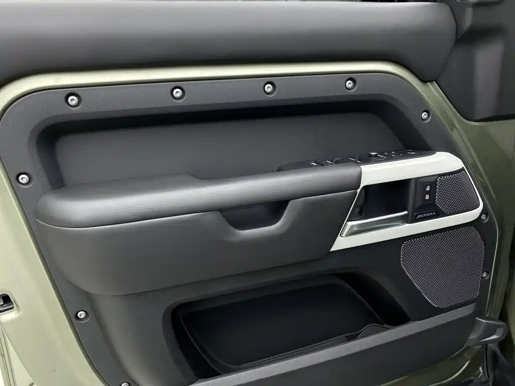 Land Rover Defender — миниатюра 15