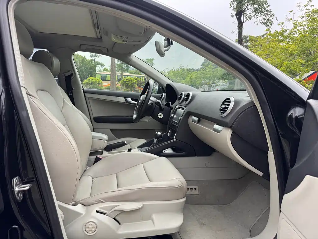 Audi A3 (Import) Sportback 30 TFSI Luxury Type, фото 13