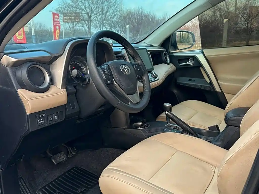 Toyota RAV4 — миниатюра 8