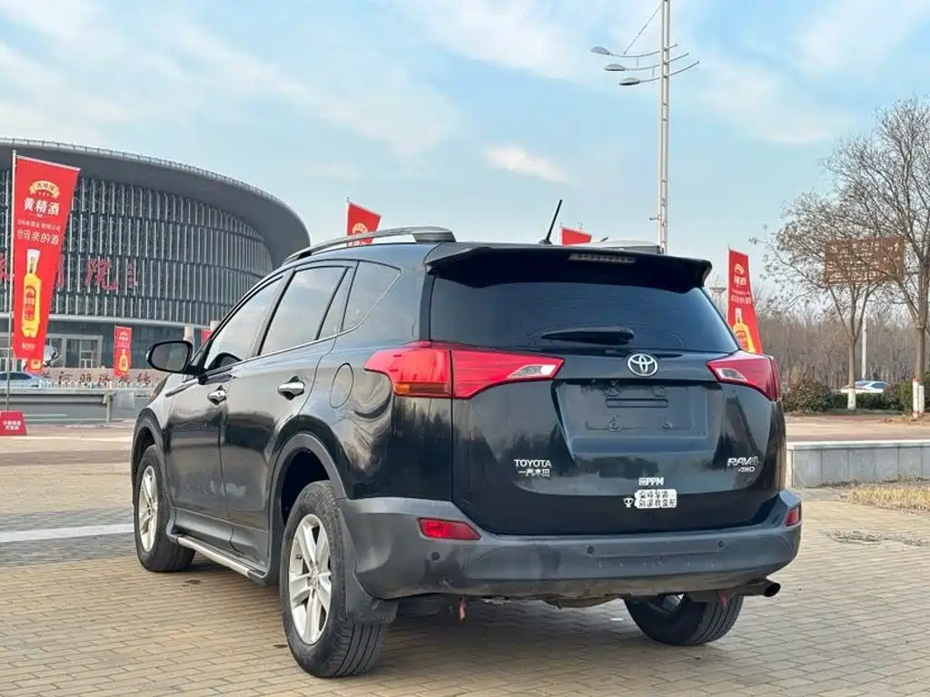 Toyota RAV4 — миниатюра 6