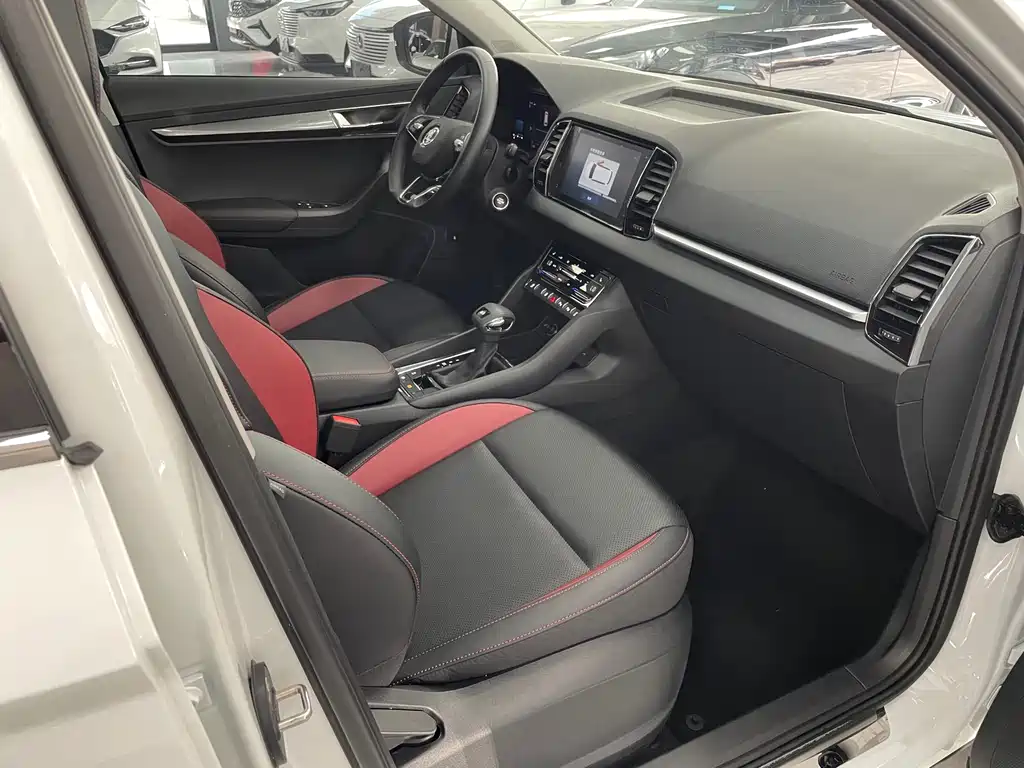 Skoda Karoq 2023 TSI280