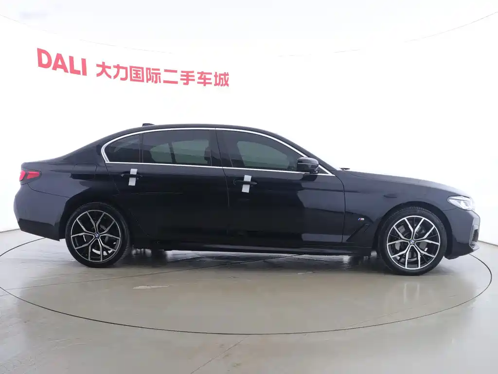 BMW 5 Series — миниатюра 18