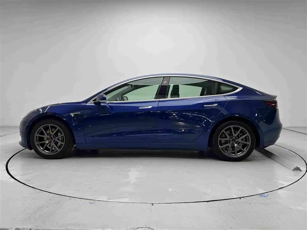 Tesla Model 3 — миниатюра 4