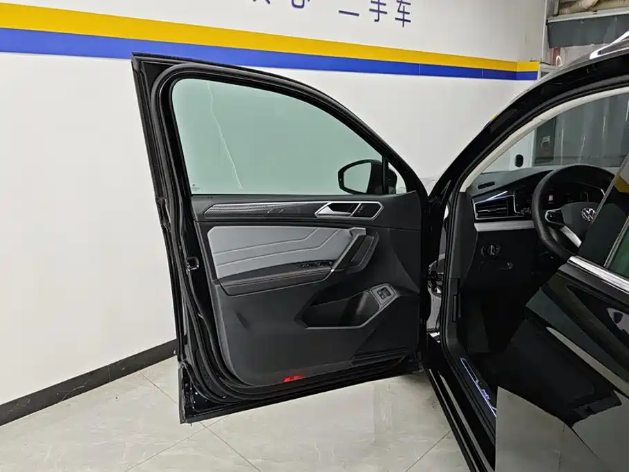 Volkswagen Tiguan L PHEV — миниатюра 7