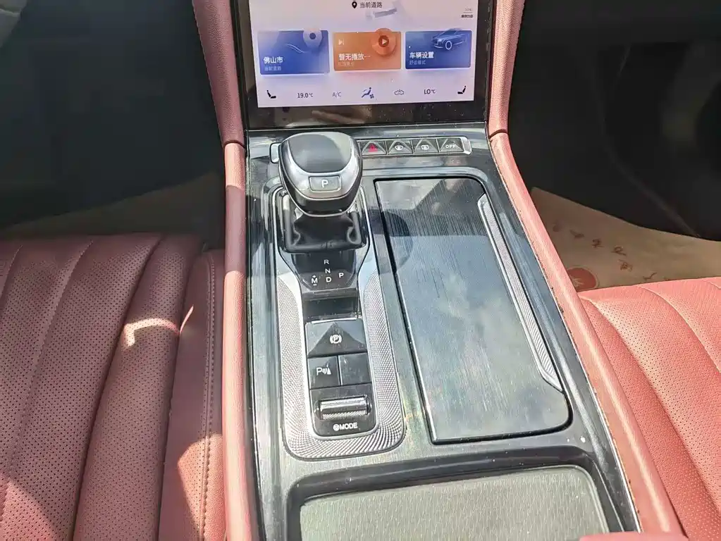 Hongqi Hongqi H5 — миниатюра 8
