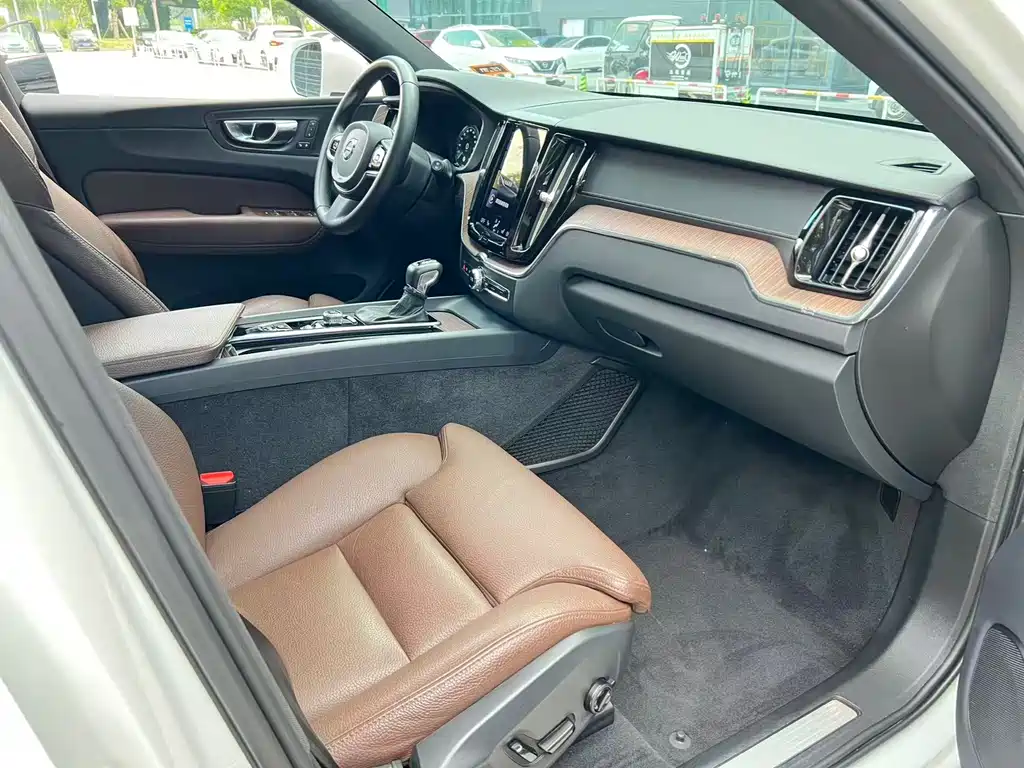 Volvo XC60 2021 T5 Luxury