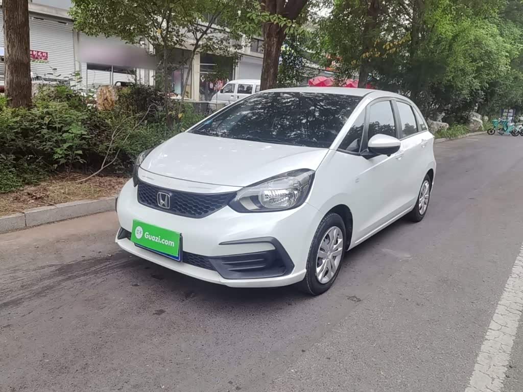 Honda Fit 1.5 л 2023 г. Белый, пробег 10500 км