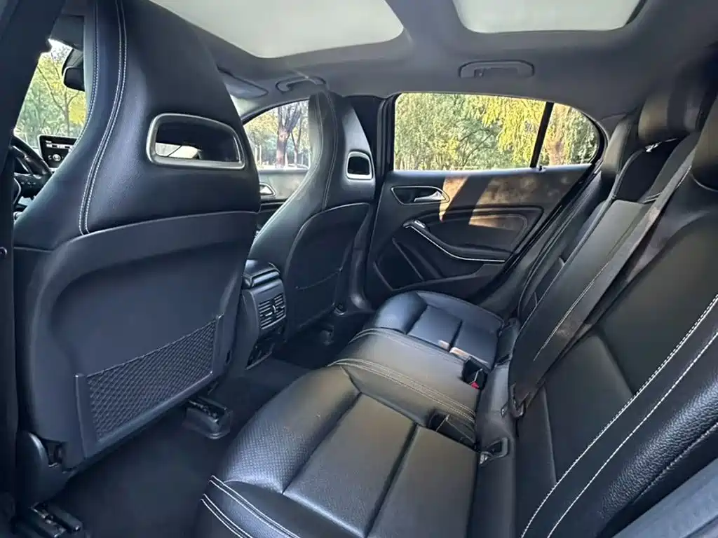 Mercedes-Benz GLA — миниатюра 10