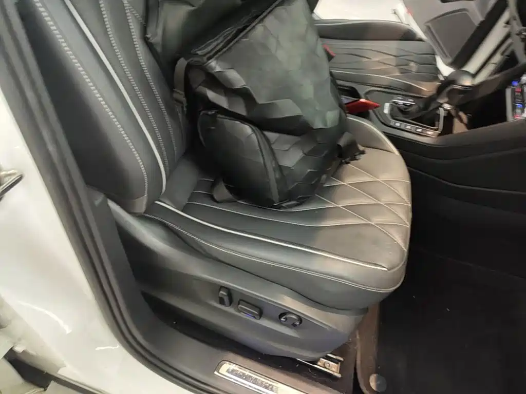 Volkswagen Tiguan L PHEV — миниатюра 25