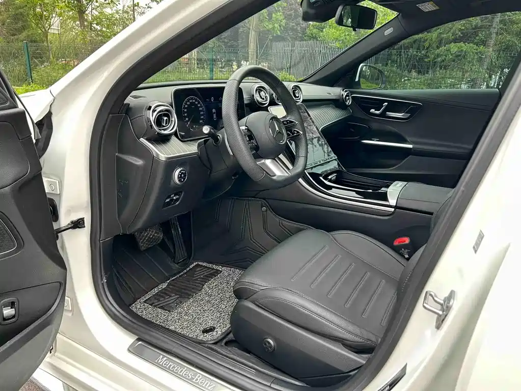 Mercedes-Benz C-Class — миниатюра 6