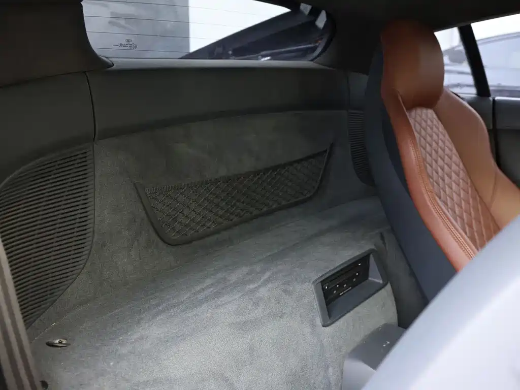 Audi R8 — миниатюра 18