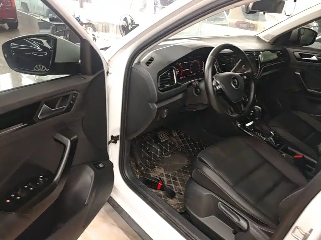 Volkswagen T-Roc — миниатюра 16