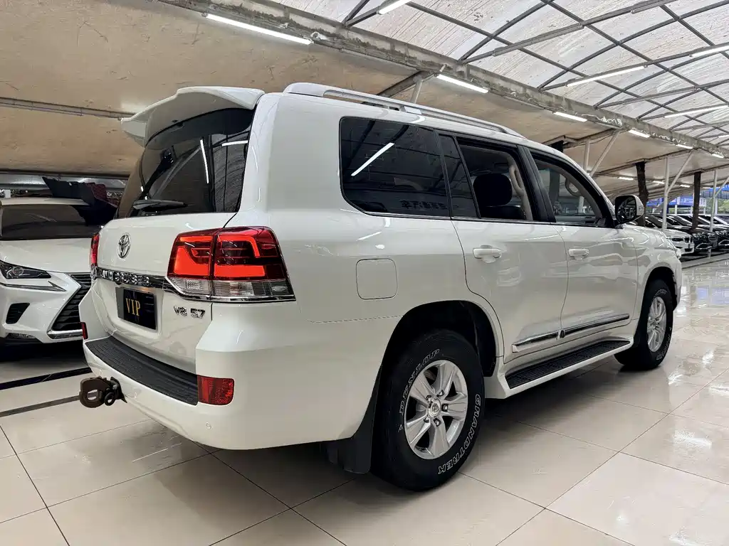 Toyota Land Cruiser 2018 5.7L AT