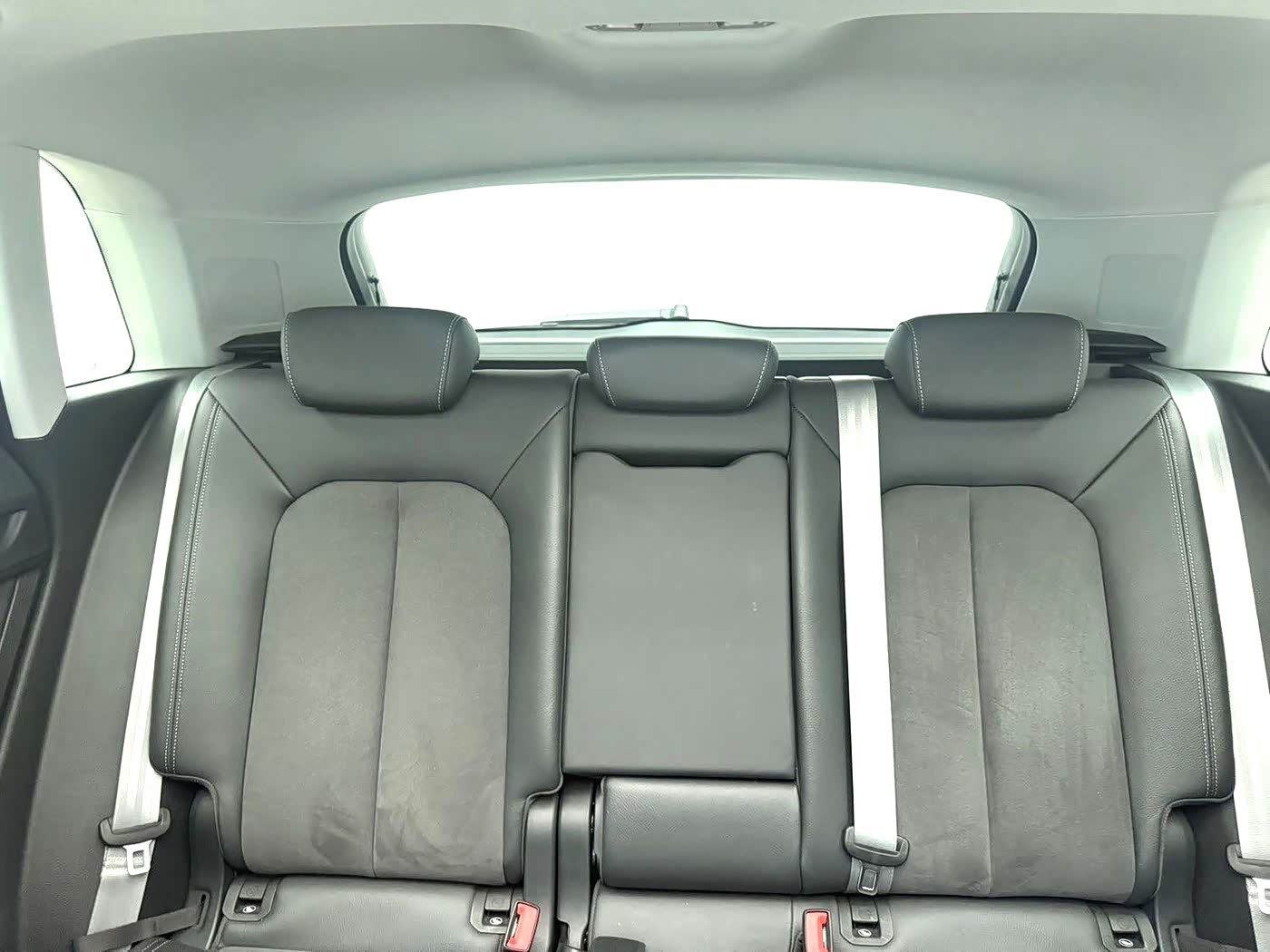 Audi Q3 1.4 л 2023 г. Белый, пробег 16000 км