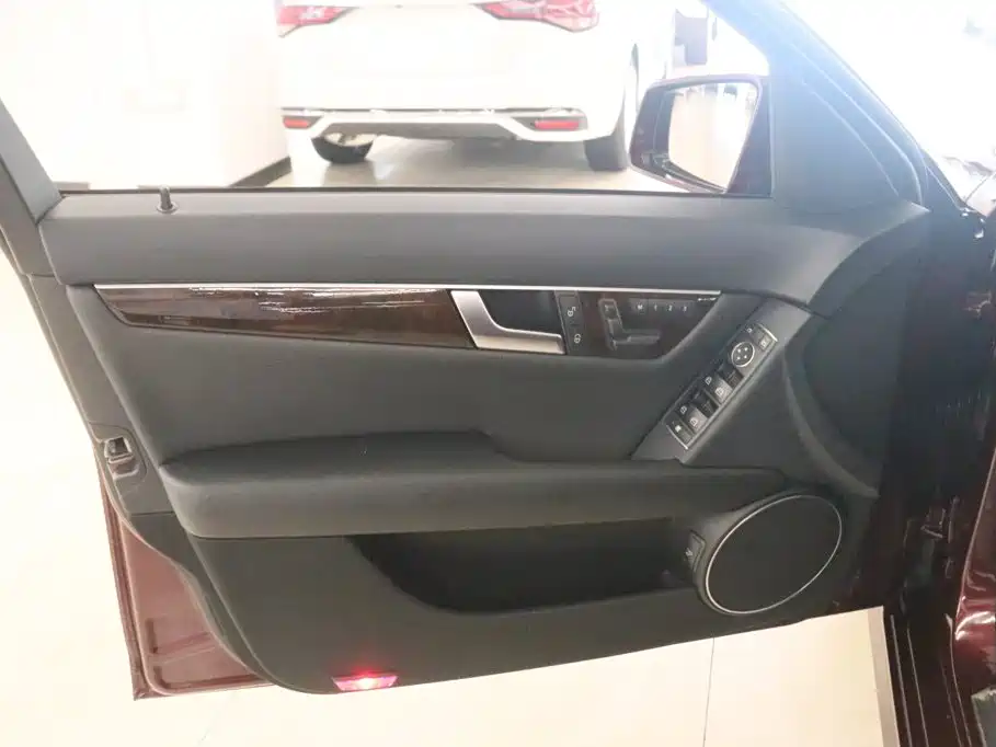 Mercedes-Benz C-Class — миниатюра 10