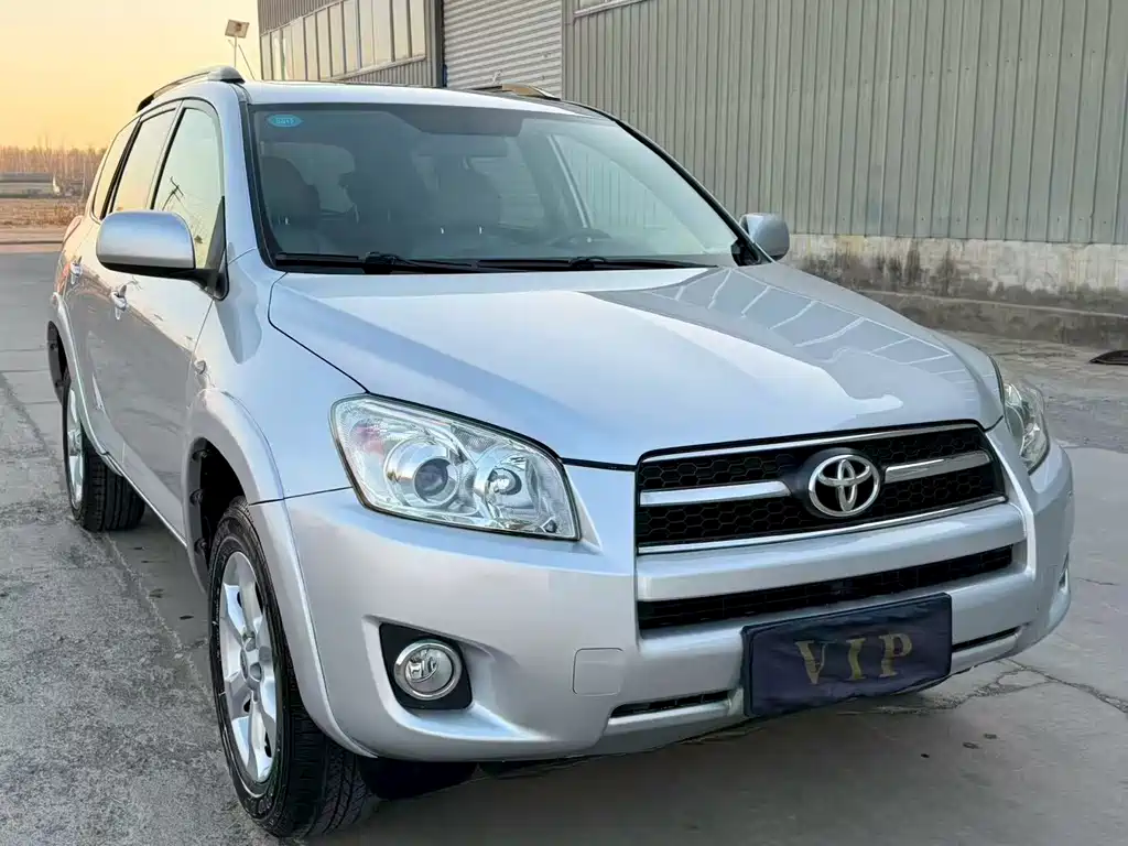 Toyota RAV4 — миниатюра 3