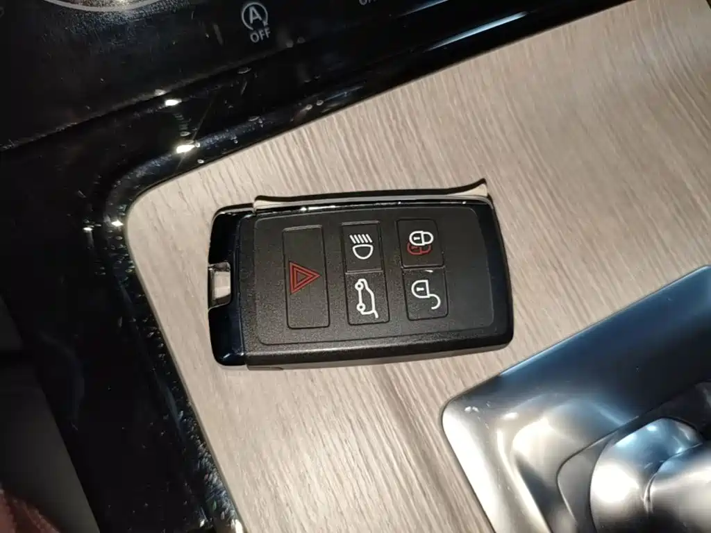 Land Rover Evoque PHEV — миниатюра 9