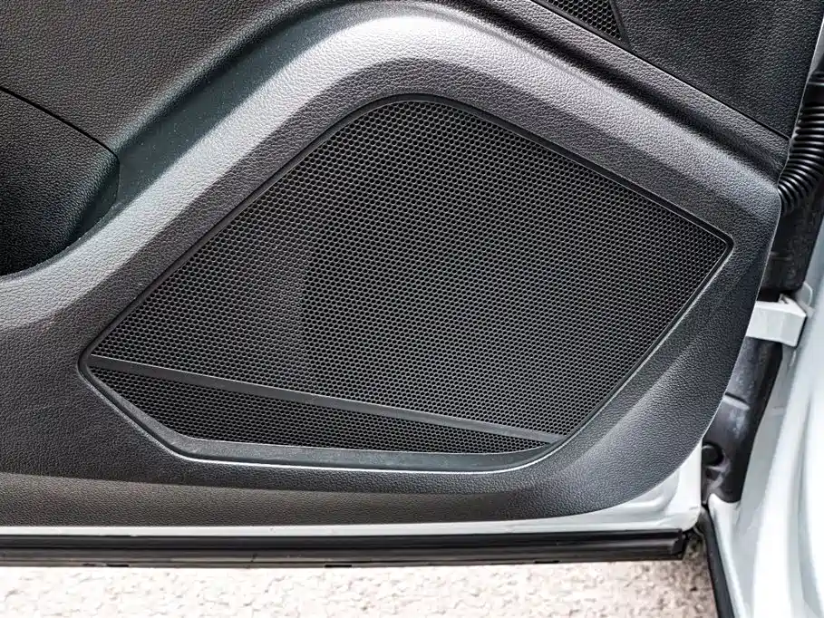 Audi Q2L - фото 15