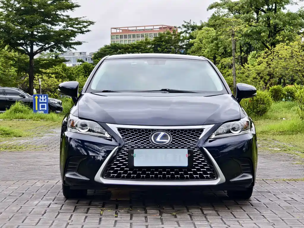 Lexus CT — миниатюра 2