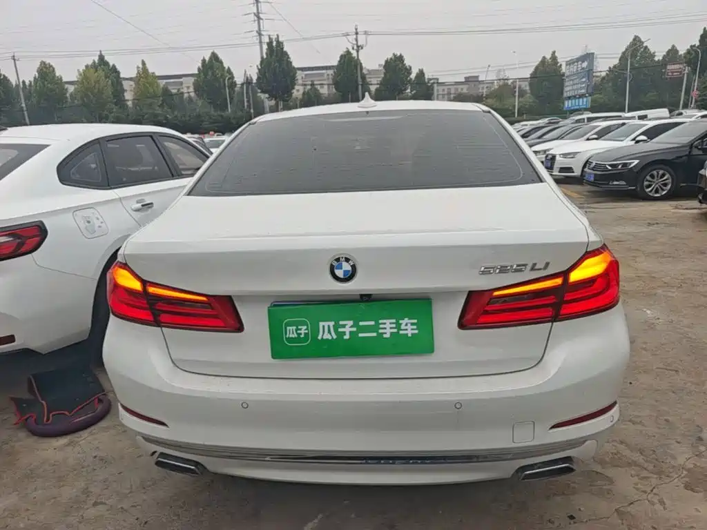 BMW 5 Series — миниатюра 6