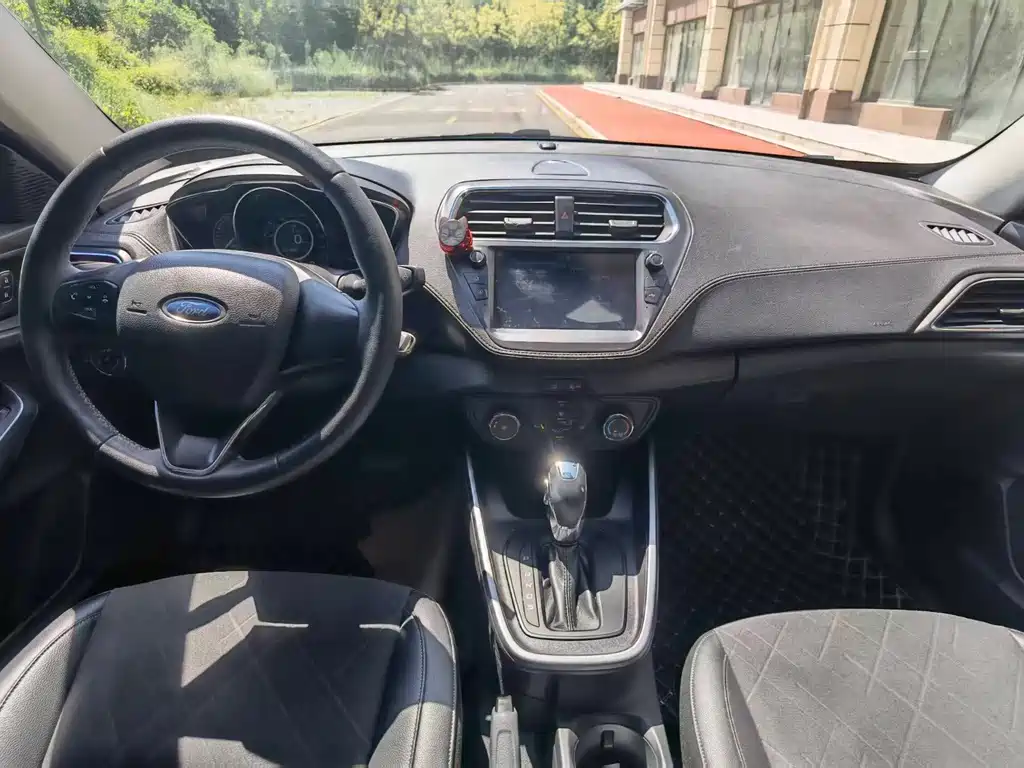 Ford Escort — миниатюра 18