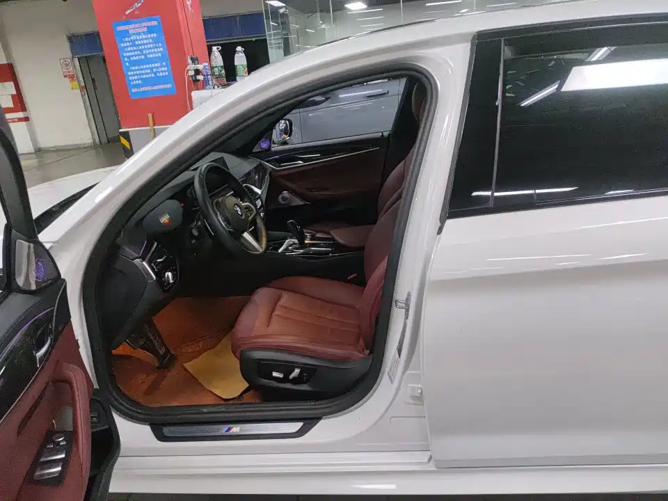 BMW 5 Series — миниатюра 5