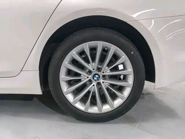 BMW 5 Series — миниатюра 19