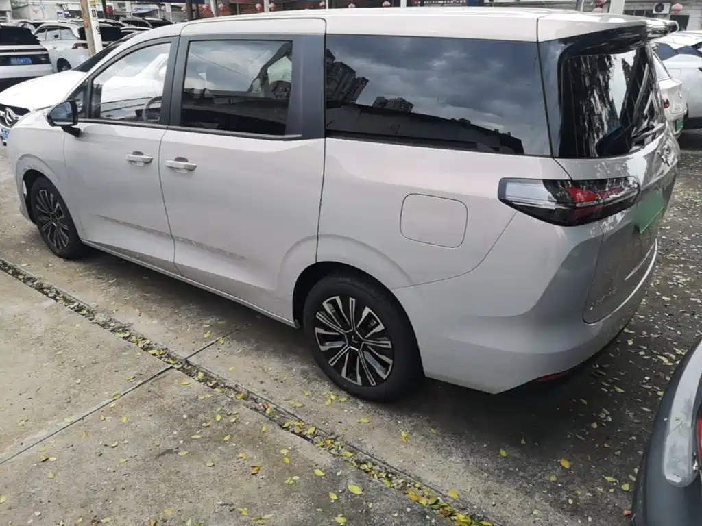 Wuling Xingguang 730 New Energy — миниатюра 5