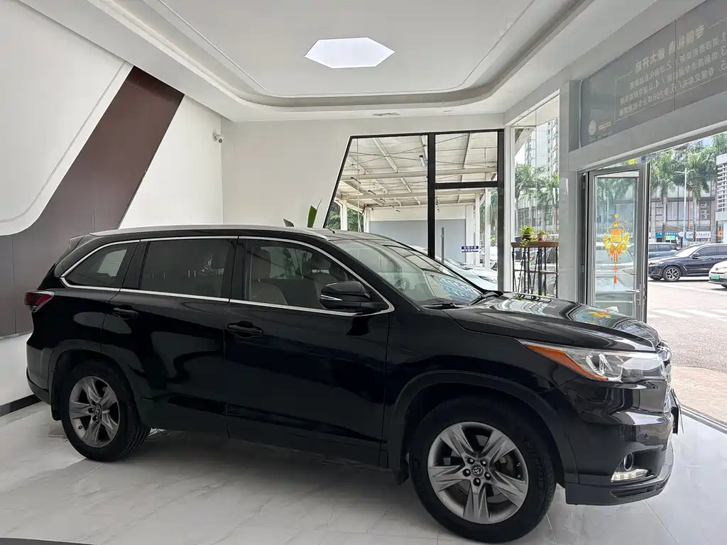 Toyota Highlander 2015 2.0T Luxury 7 мест