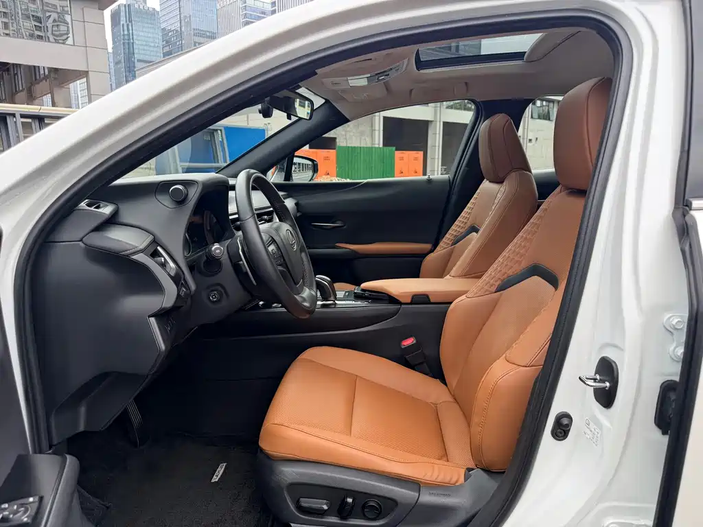 Lexus UX New Energy — миниатюра 4