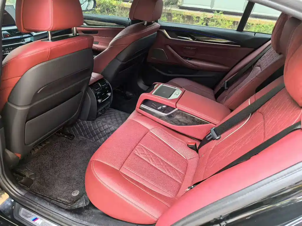 BMW 5 Series — миниатюра 5