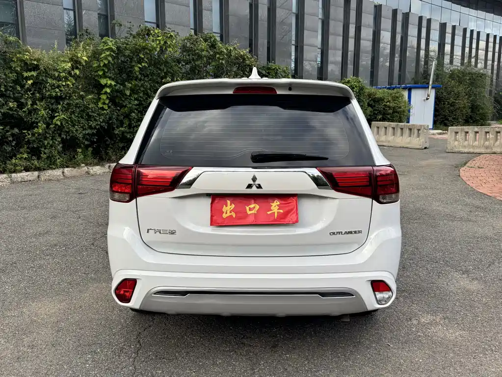 Mitsubishi Outlander — миниатюра 6