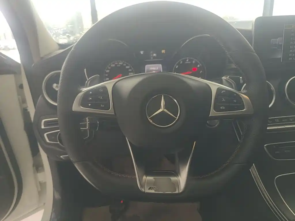 Mercedes-Benz C-Class — миниатюра 11