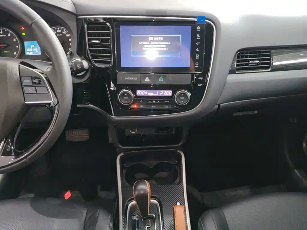 Mitsubishi Outlander — миниатюра 13