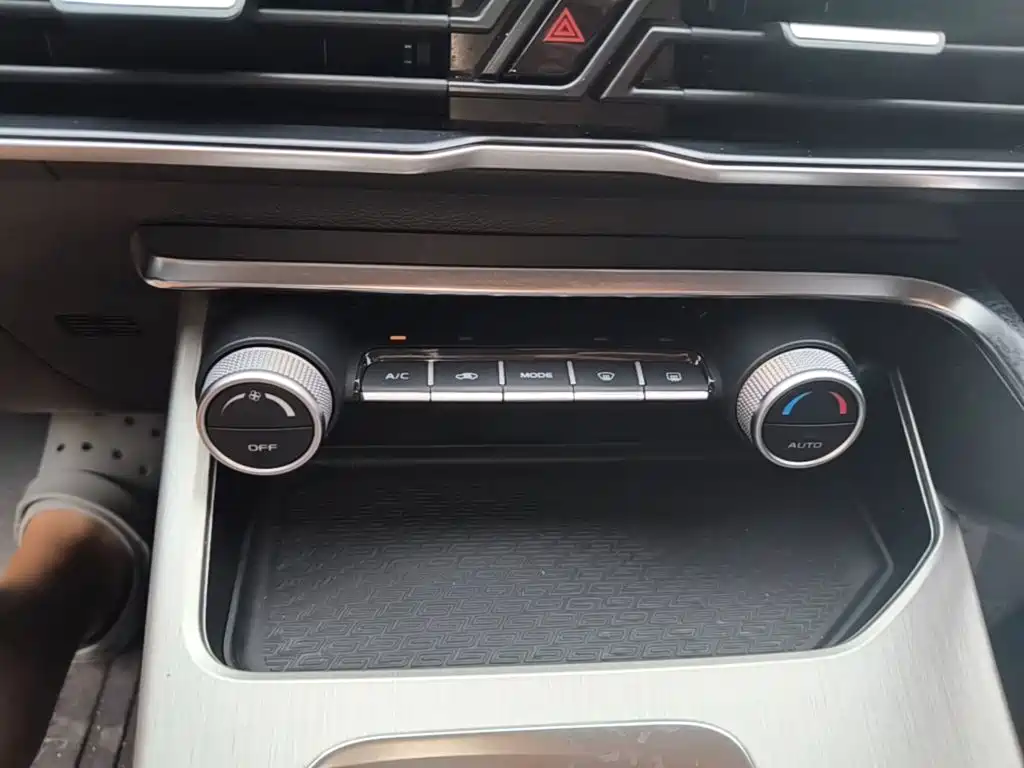 Geely Binyue — миниатюра 13